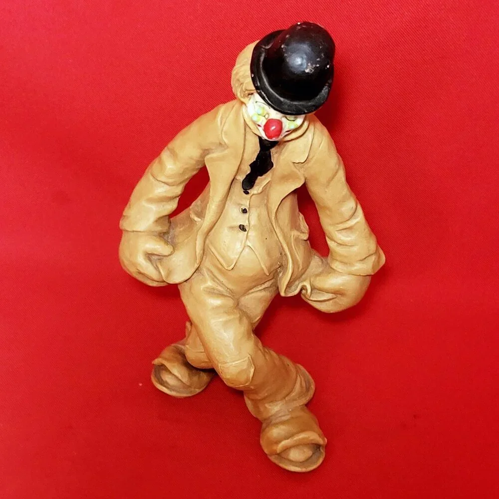 Vintage Andreoli Curtsying Clown Sculpture 1978 Figurine